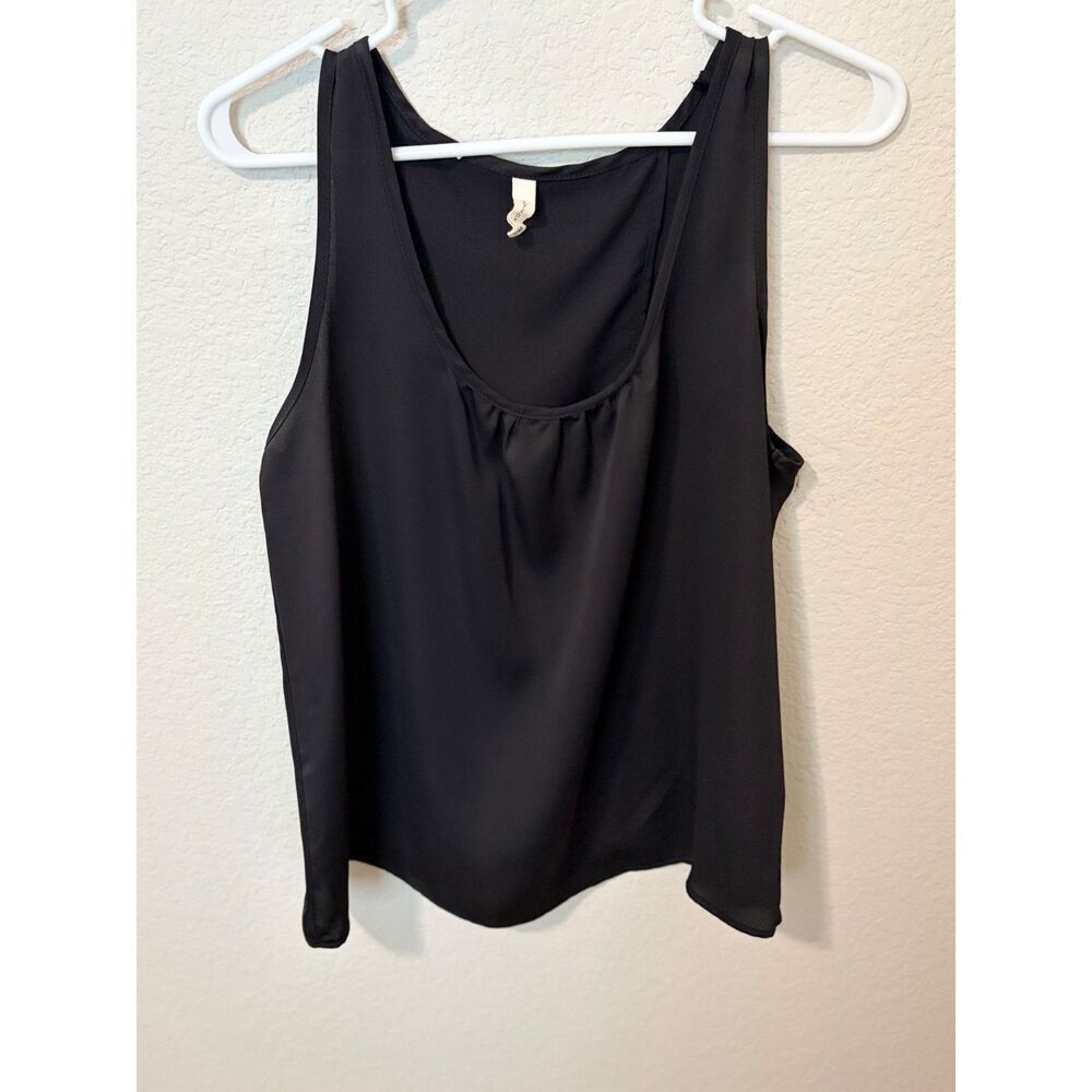 Tyche Black Tulip Hem Keyhole Back Tank Size Medium